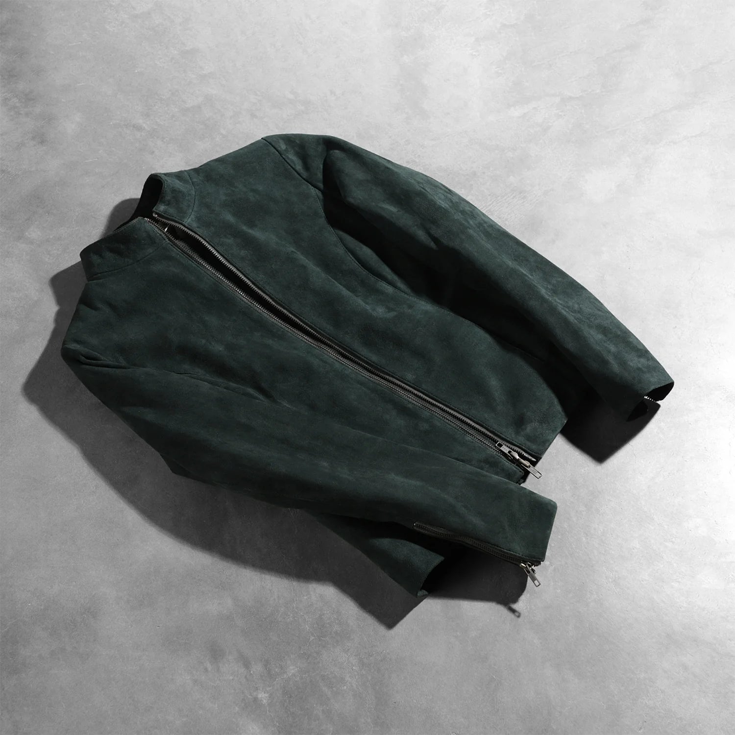 View of the two functional exterior pockets on the front of the suede jacket.