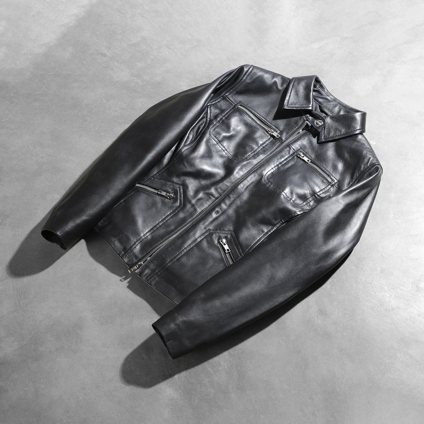 Close up of the sturdy front zipper closure and hardware on the jacket.