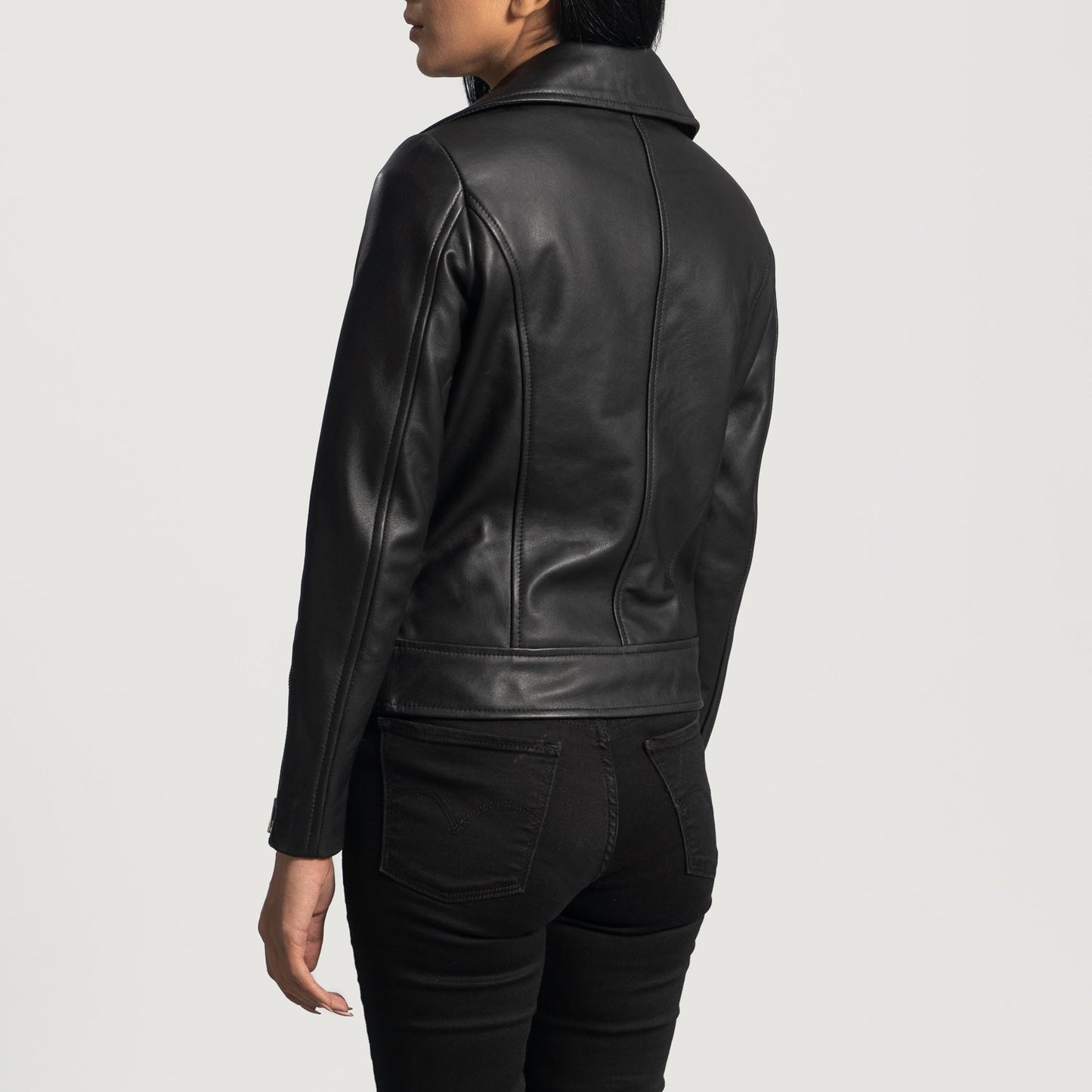 Detail of the expert stitching and semi aniline leather finish on the shoulder.