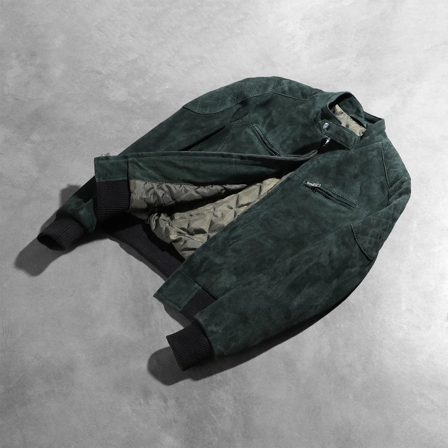 Close up of the durable front zipper hardware on the jacket.